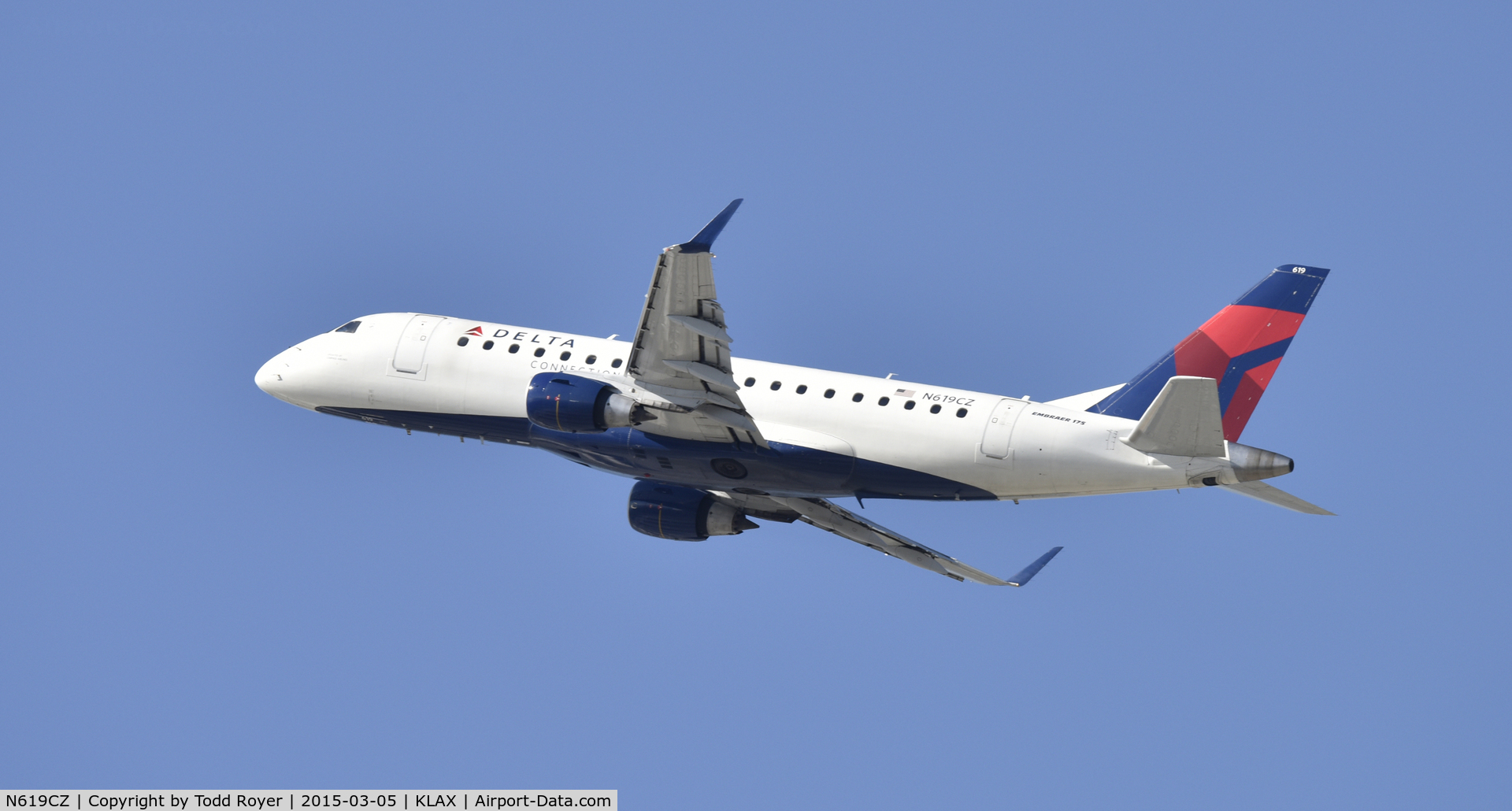 N619CZ, 2008 Embraer 175LR (ERJ-170-200LR) C/N 17000213, Departing LAX on 25R