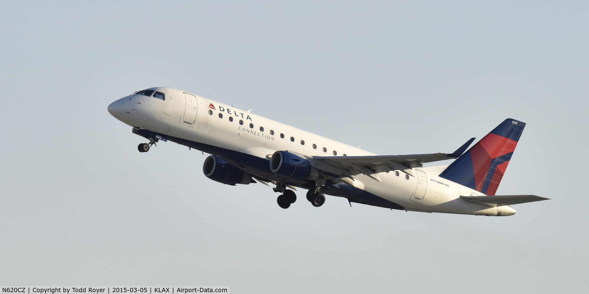 N620CZ, 2008 Embraer 175LR (ERJ-170-200LR) C/N 17000214, Departing LAX on 25R