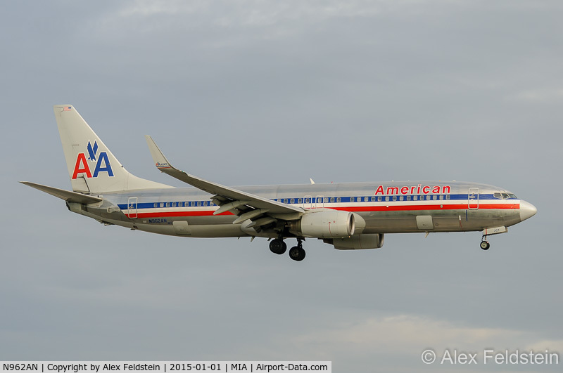 N962AN, 2001 Boeing 737-823 C/N 30858, Miami