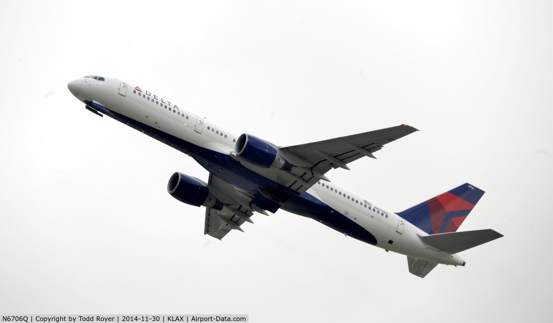 N6706Q, 2000 Boeing 757-232 C/N 30422, Departing LAX