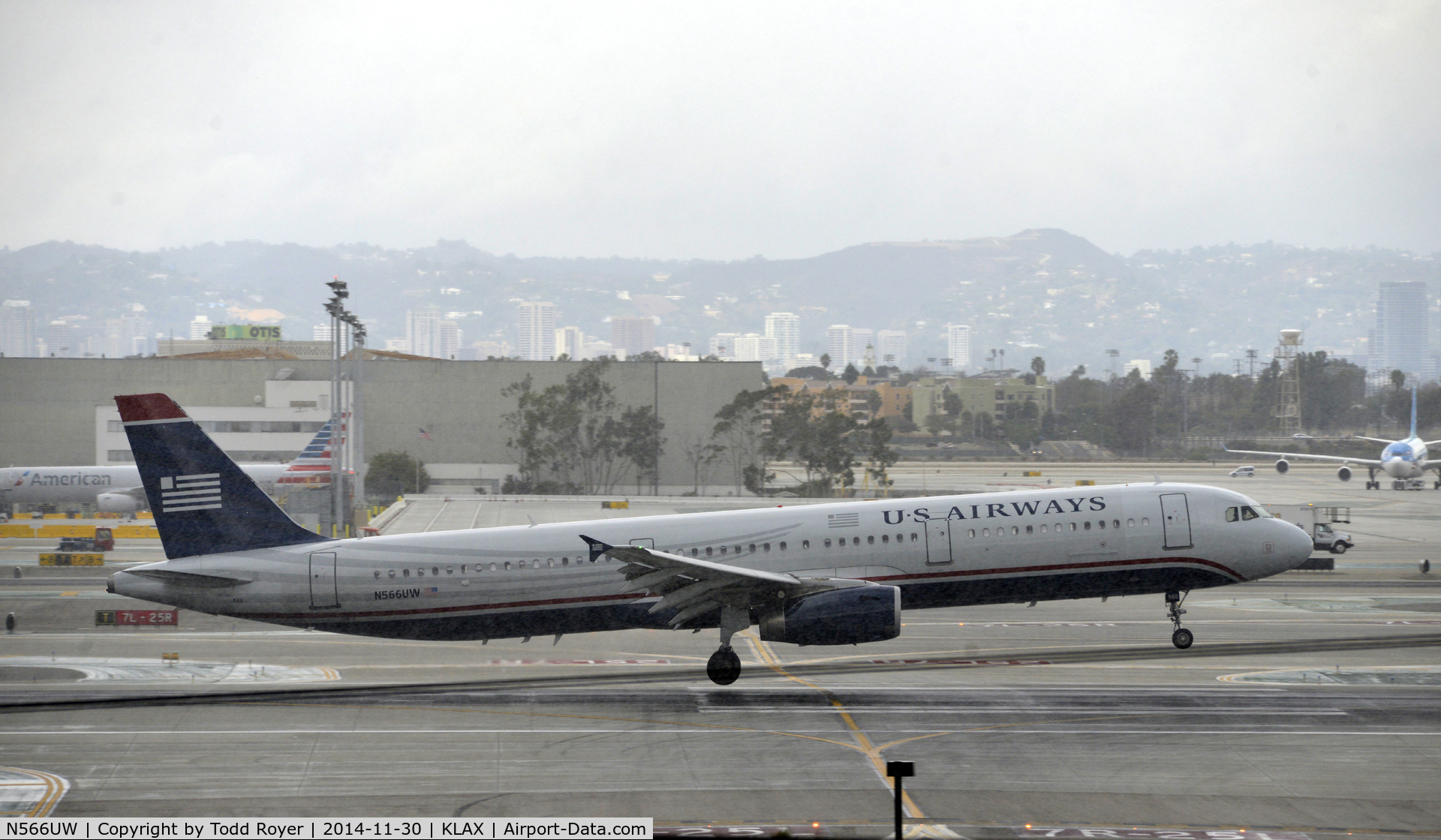 N566UW, 2012 Airbus A321-231 C/N 5422, Landing at LAX on 7R