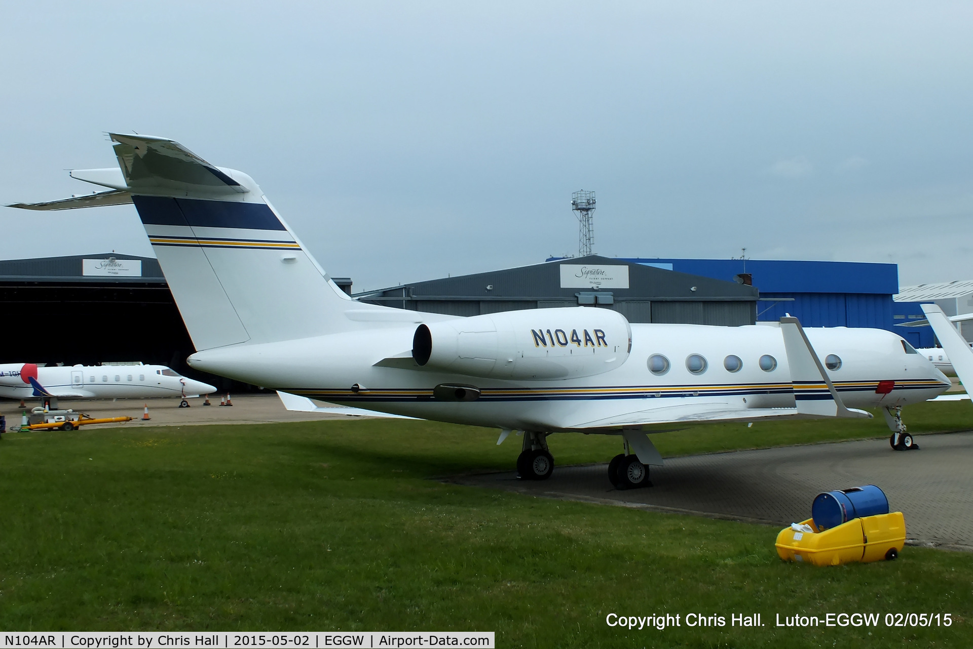 N104AR, 2011 Gulfstream Aerospace GIV-X (G450) C/N 4223, parked at Luton