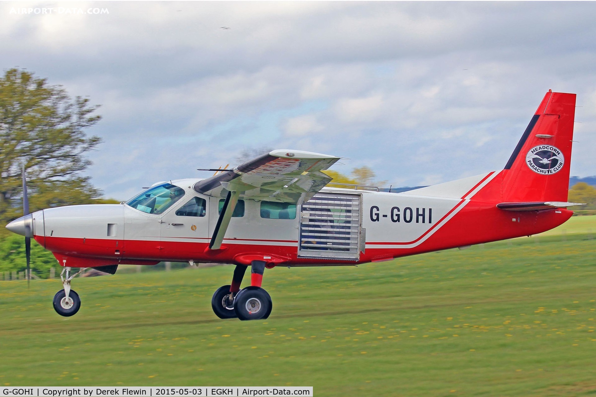 G-GOHI, 1985 Cessna 208 Caravan I C/N 20800040, Caravan 1, Headcorn Parachute Club, previously n812FE, n208NN, 1st lift of the day