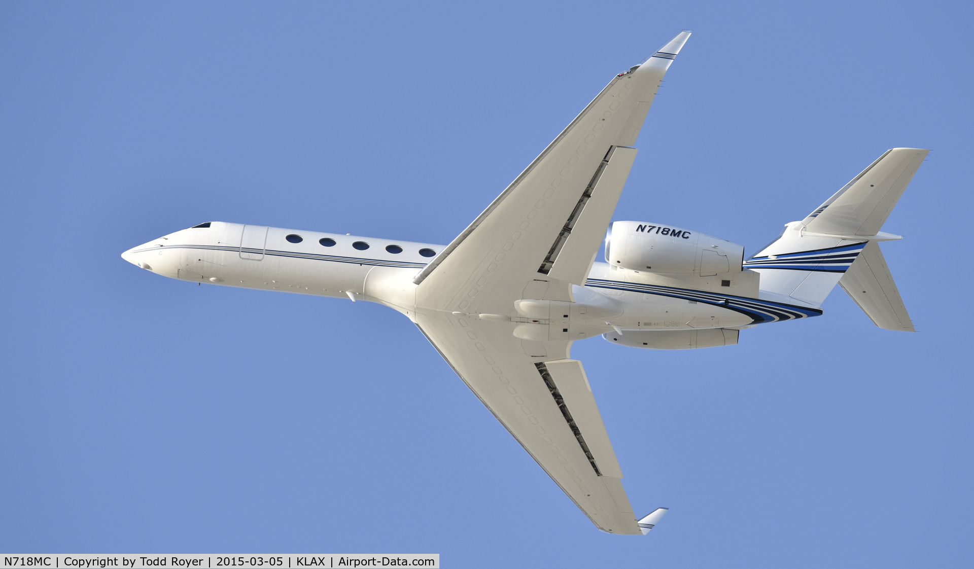 N718MC, 2004 Gulfstream Aerospace G-V C/N 5061, Departing LAX