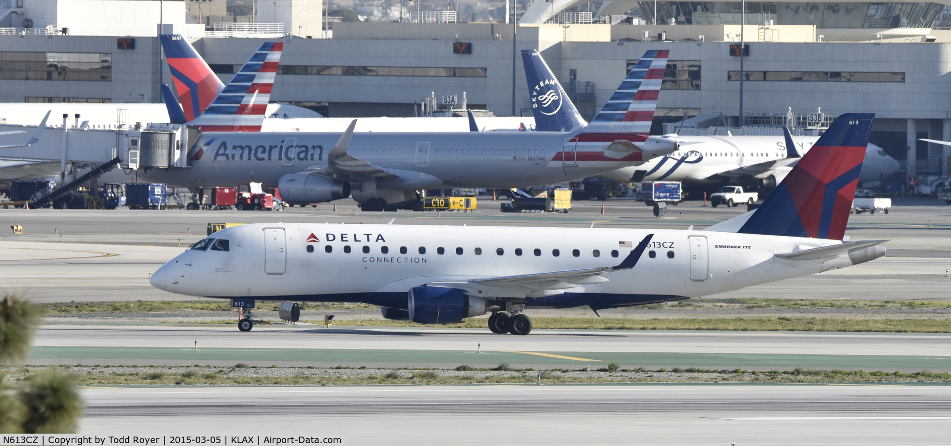 N613CZ, 2008 Embraer 175LR (ERJ-170-200LR) C/N 17000203, Taxiing to gate at LAX