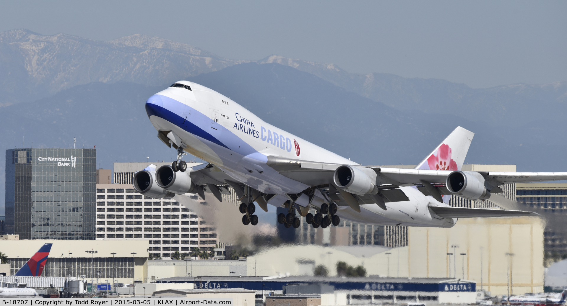 B-18707, 2001 Boeing 747-409F/SCD C/N 30764, Departing LAX