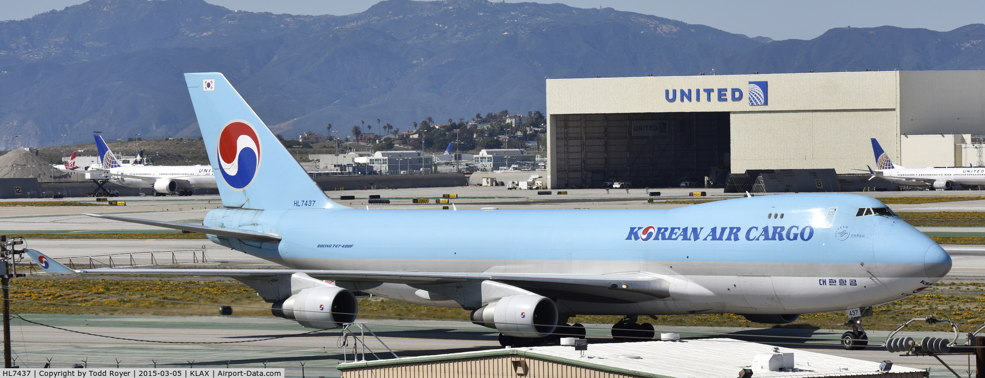 HL7437, 2003 Boeing 747-4B5F/SCD C/N 32808, Taxiing to cargo ramp at LAX