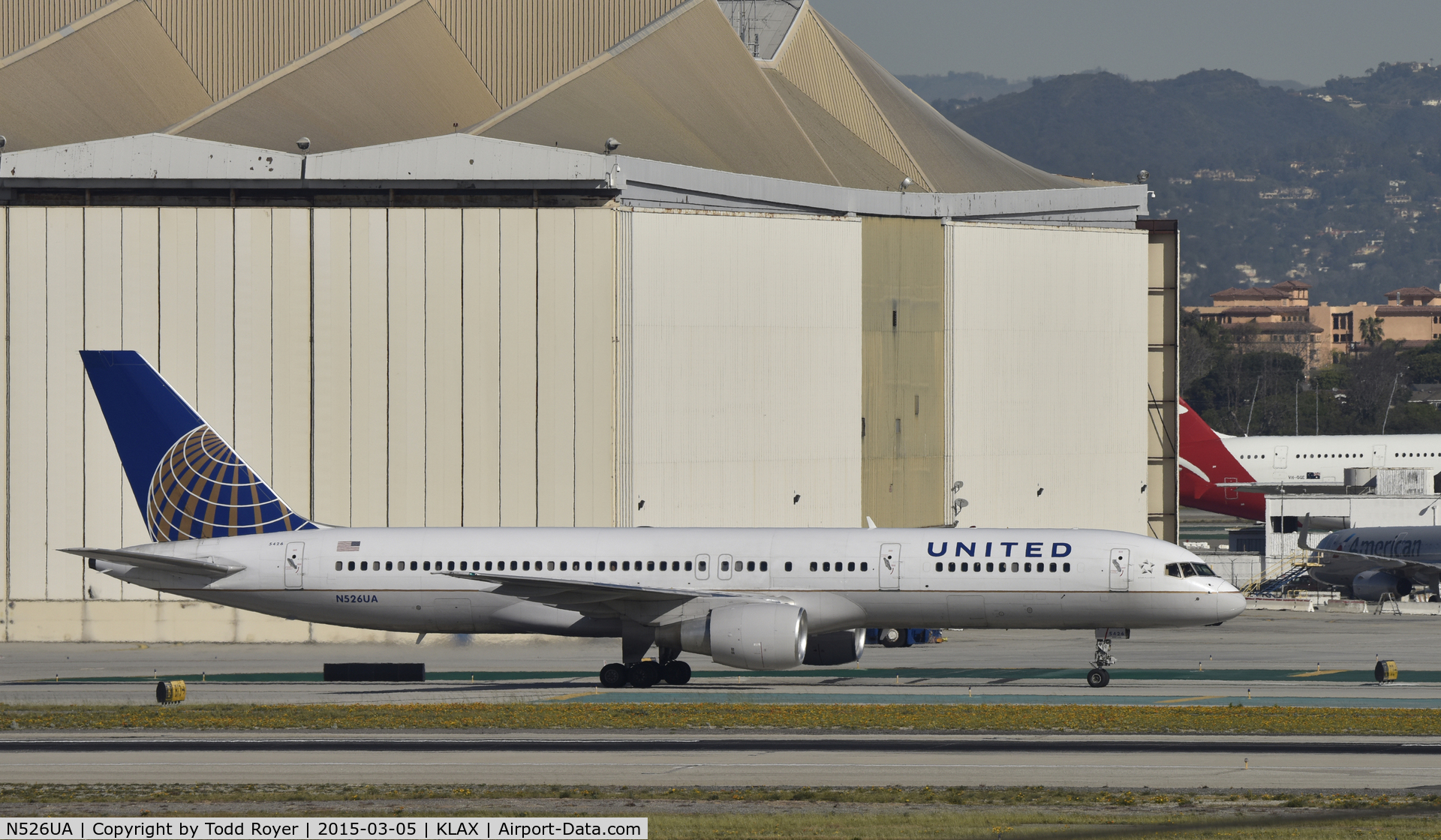 N526UA, 1991 Boeing 757-222 C/N 24994, Taxiing to gate at LAX