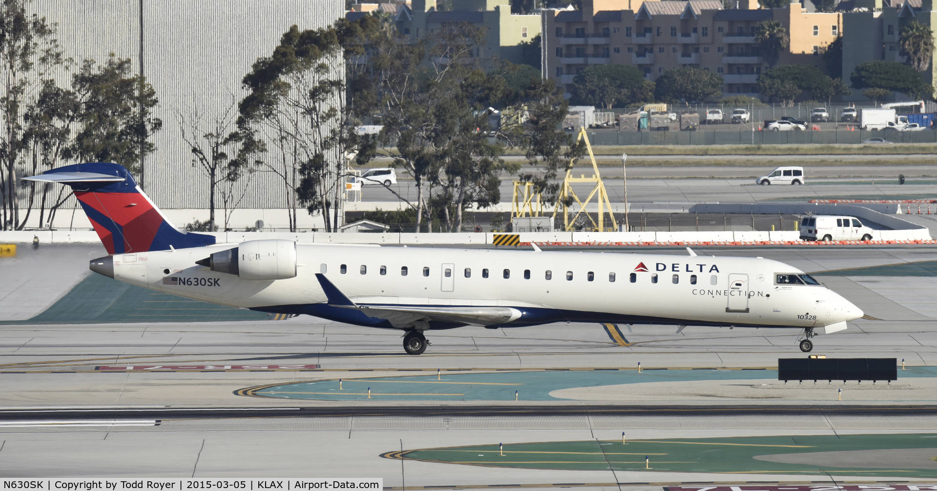 N630SK, 2011 Bombardier CRJ-700 (CL-600-2C10) Regional Jet C/N 10328, Taxiing to gate at LAX