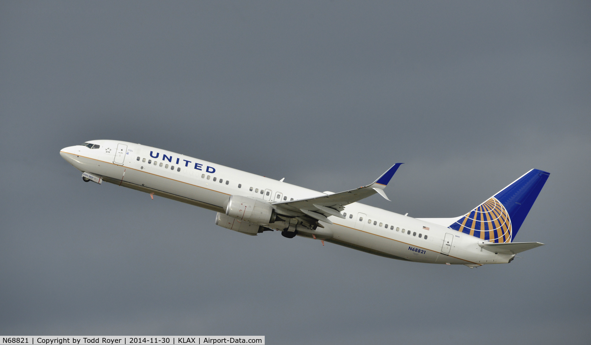N68821, 2014 Boeing 737-924/ER C/N 43535, Departing LAX