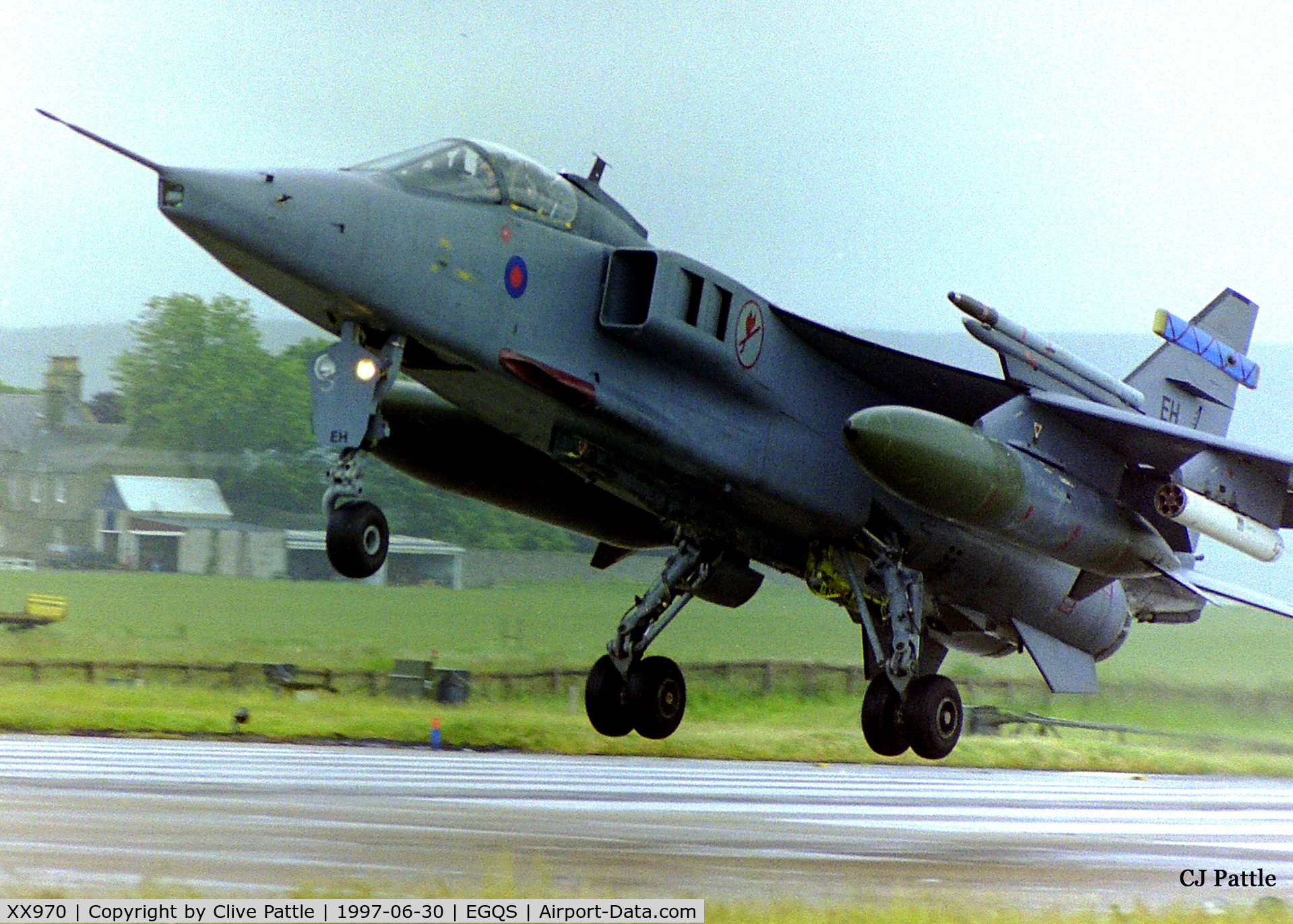 XX970, 1975 Sepecat Jaguar GR.1A C/N S.92, Close up landing at RAF Lossiemouth EGQS whilst coded 'EH' with 6 Sqn RAF.