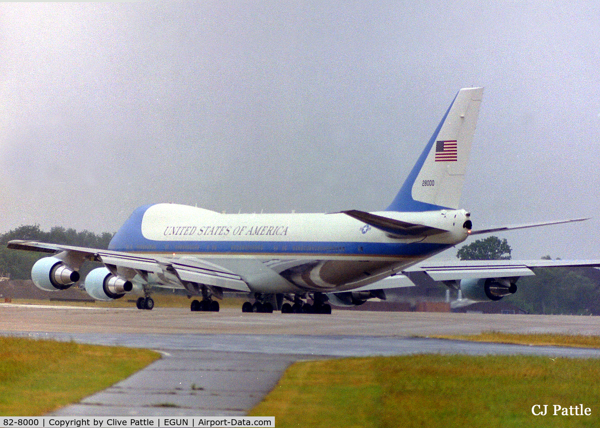 82-8000, 1987 Boeing VC-25A (747-2G4B) C/N 23824, Taxying out from RAF Mildenhall in the mid -90's