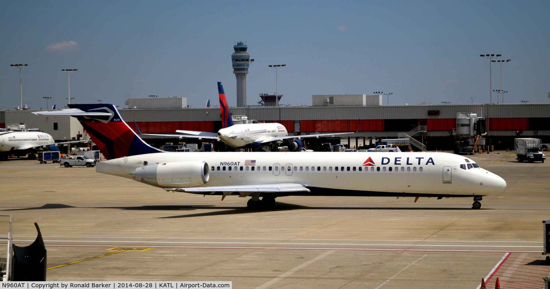N960AT, 2001 Boeing 717-200 C/N 55022, Taxi Atlanta