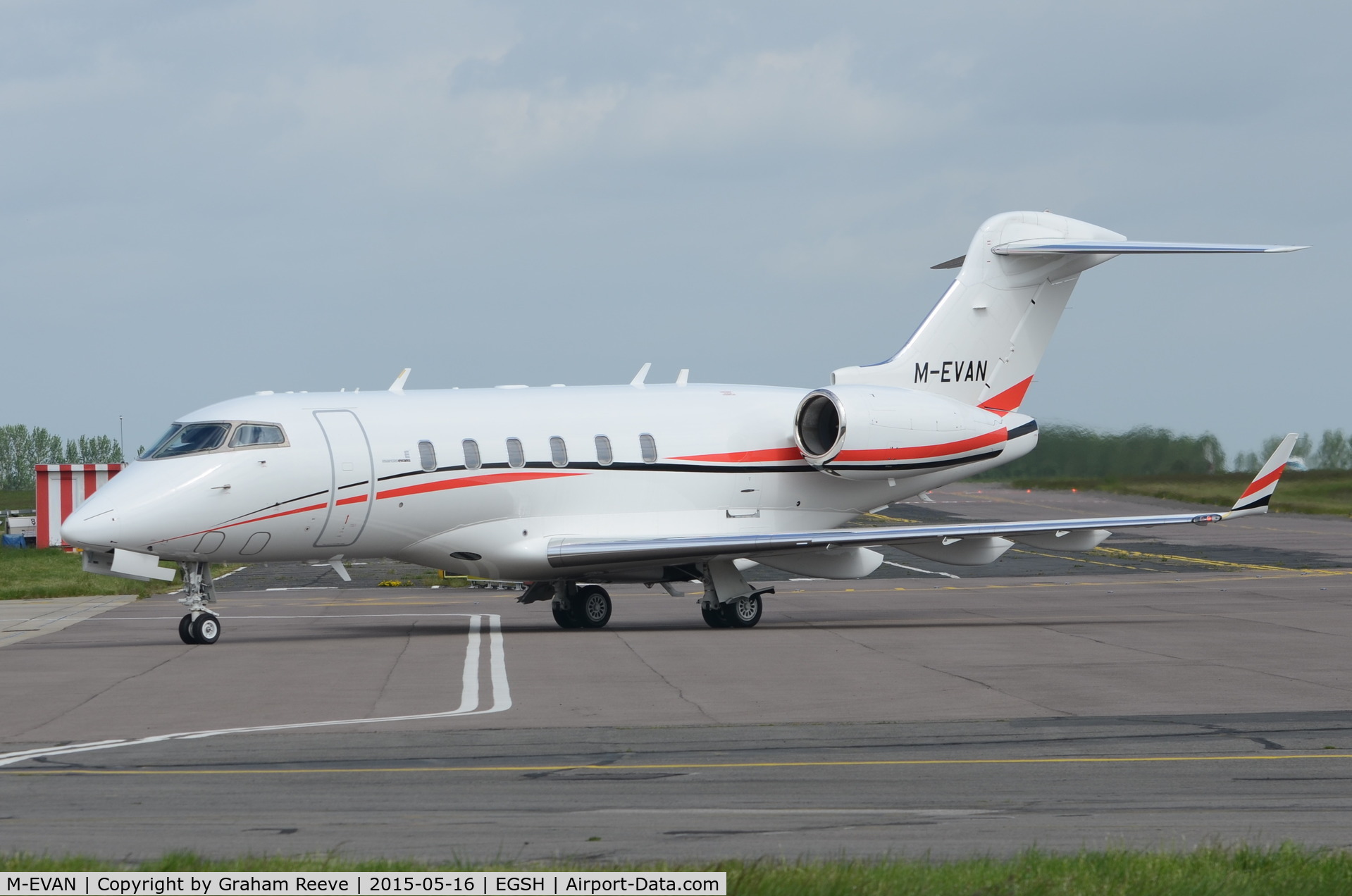 M-EVAN, 2006 Bombardier Challenger 300 (BD-100-1A10) C/N 20096, Just landed at Norwich.