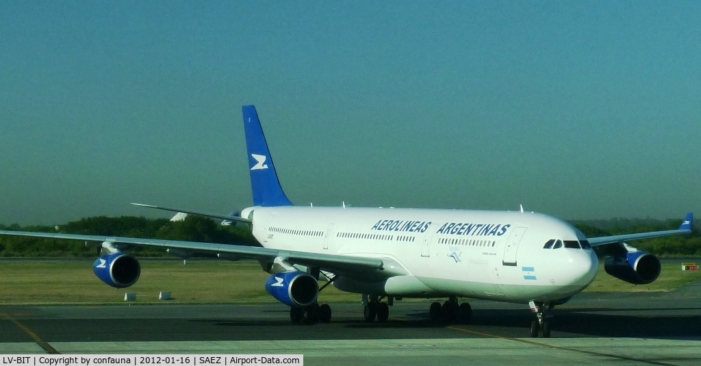 LV-BIT, 1995 Airbus A340-313 C/N 093, Entering Aerolineas Argentinas platform in Ezeiza