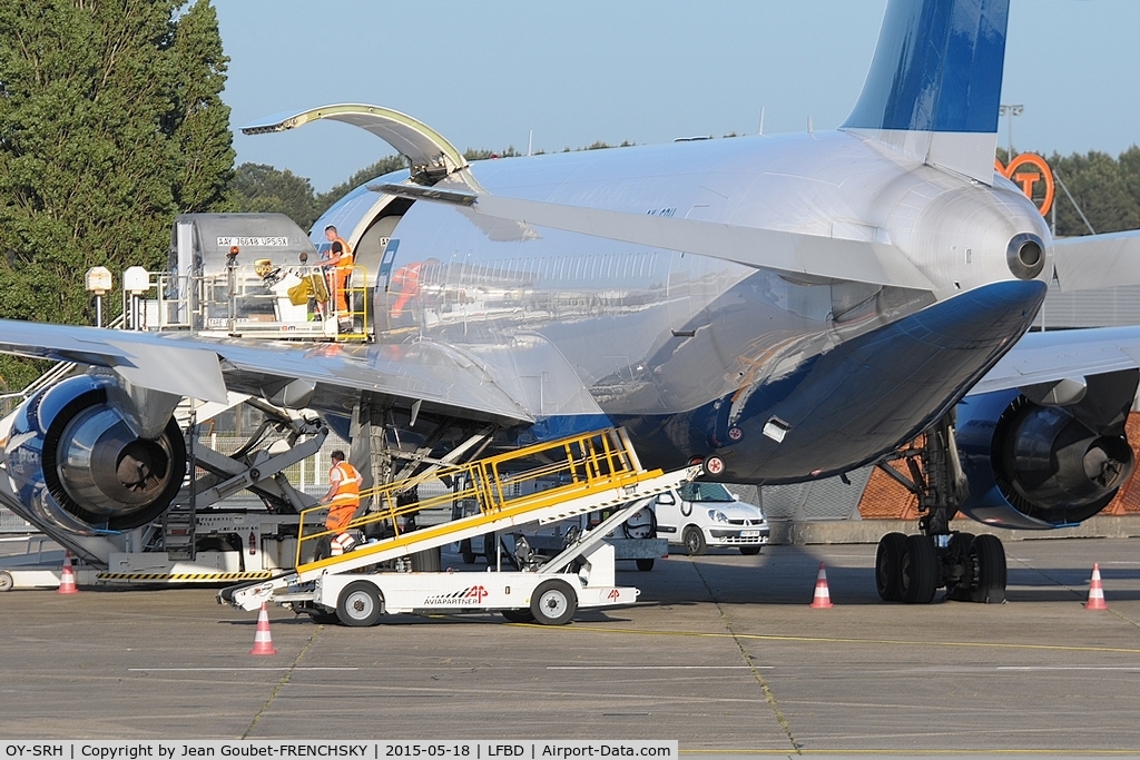 OY-SRH, 1989 Boeing 767-204 C/N 24457, MAERSK parking Fox