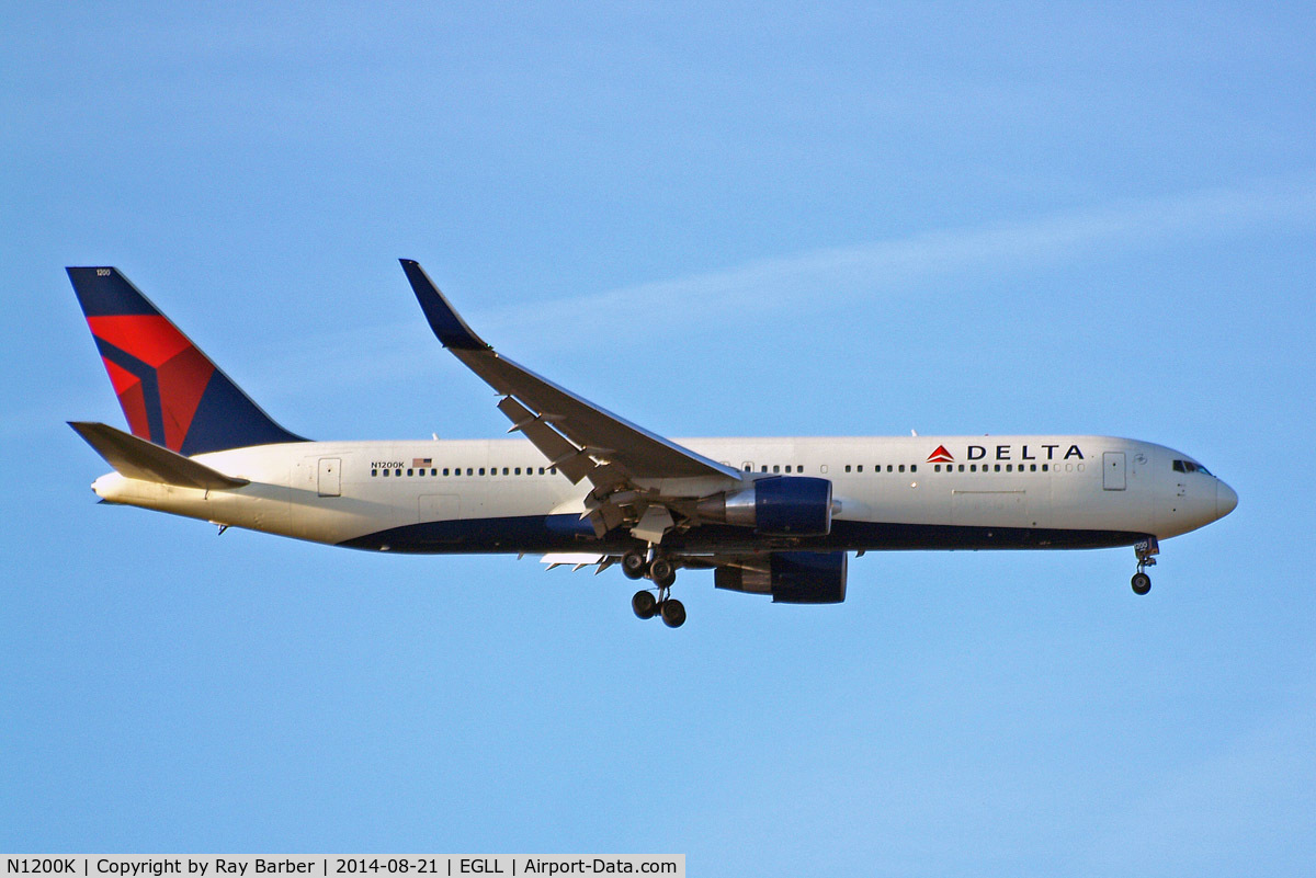 N1200K, 1998 Boeing 767-332 C/N 28457, Boeing 767-332ER [28457] (Delta Air Lines) Home~G 21/08/2014. On approach 27L.