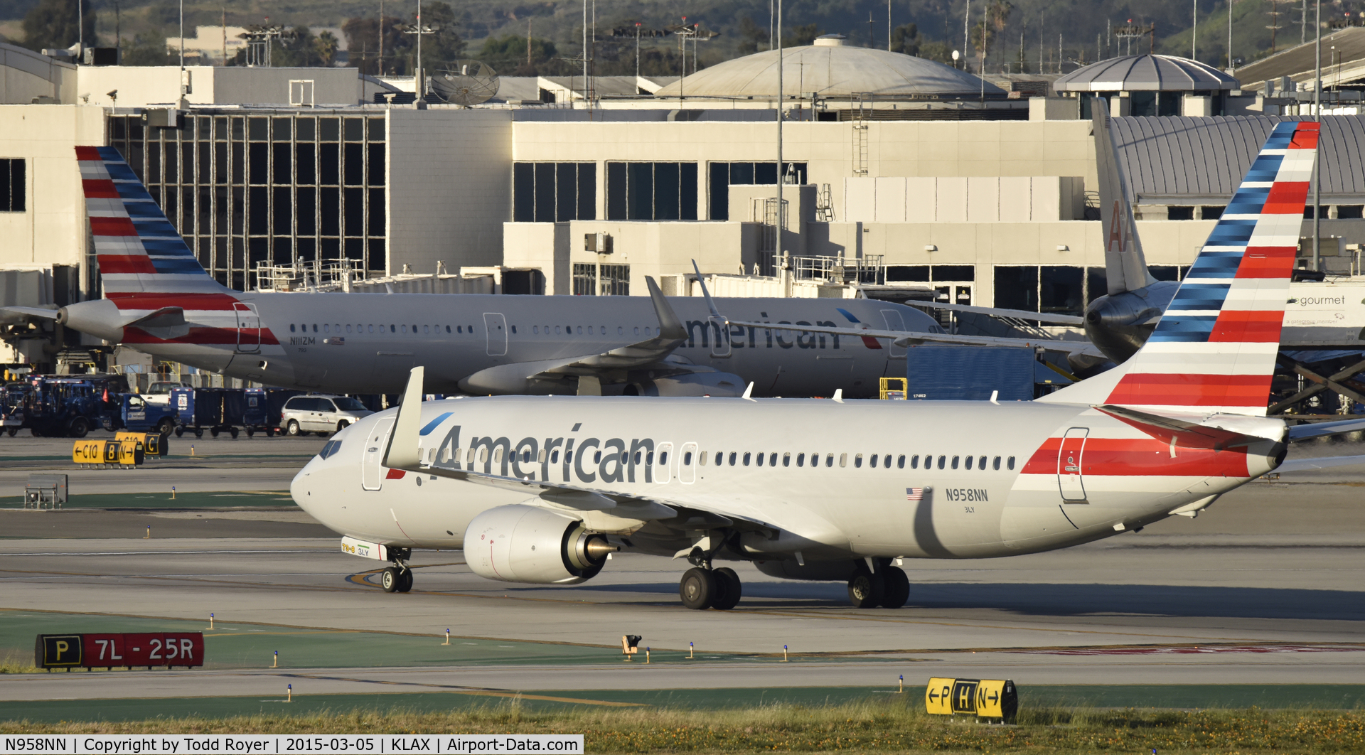 N958NN, 2014 Boeing 737-823 C/N 31203, Taxiing to gate at LAX