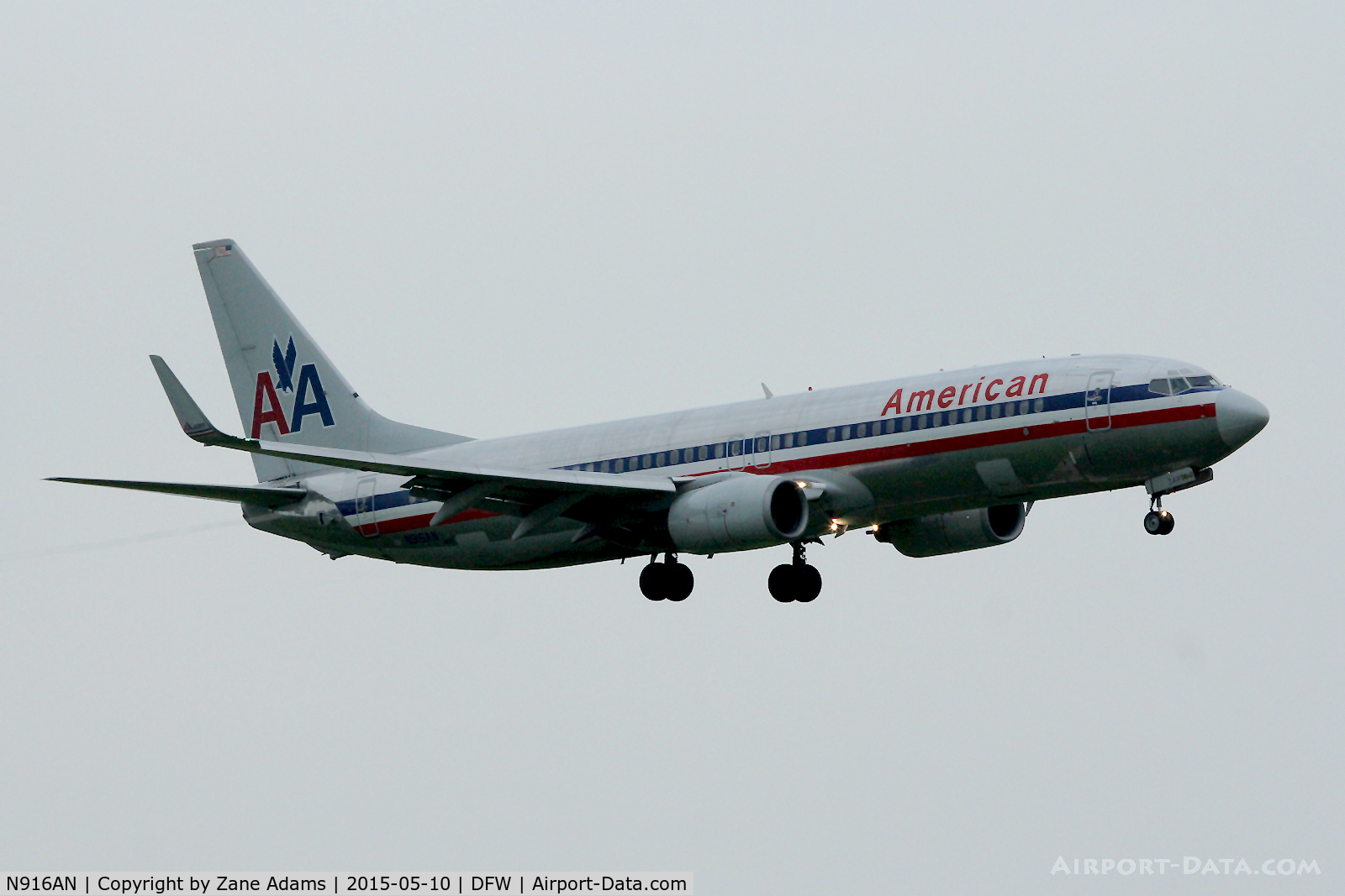 N916AN, 1999 Boeing 737-823 C/N 29517, Landing at DFW Airport