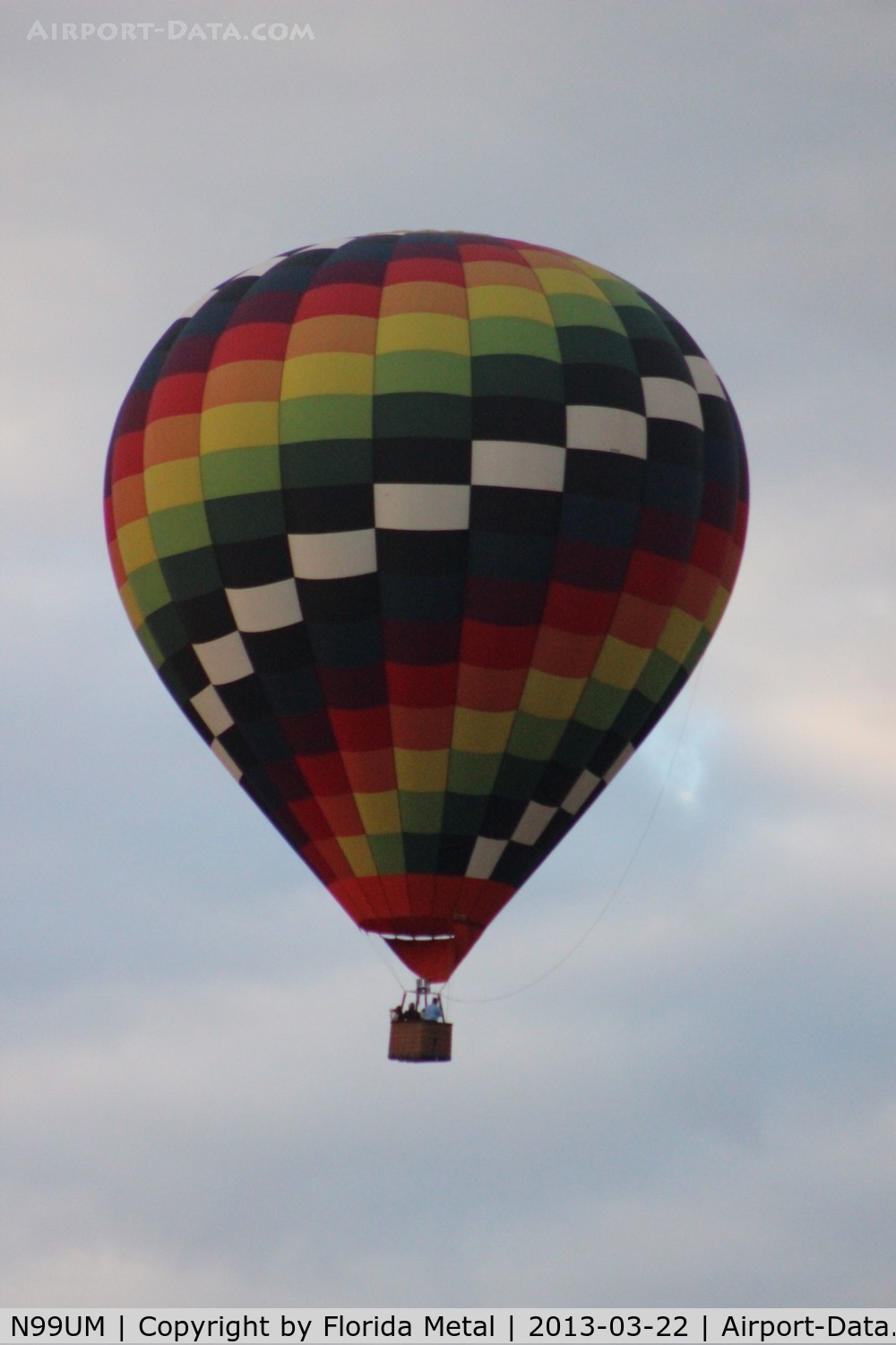 N99UM, UltraMagic H-77 C/N 77/288, Hot Air balloon over Reunion FL