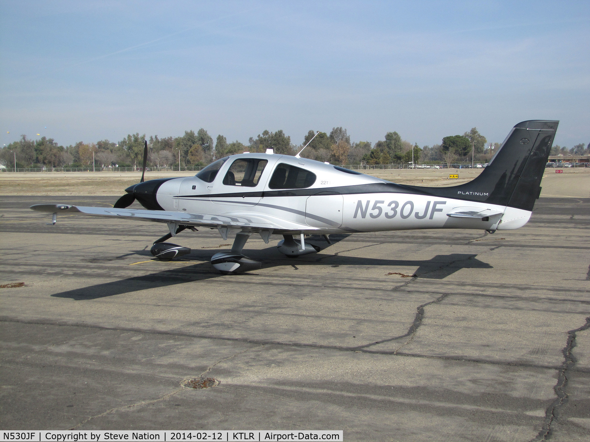 N530JF, 2014 Cirrus SR22T C/N 0690, Flying Hi LLC Cirrus Design SR22T @ Mefford Field (Tulare, CA) for the 2014 International Ag Expo
