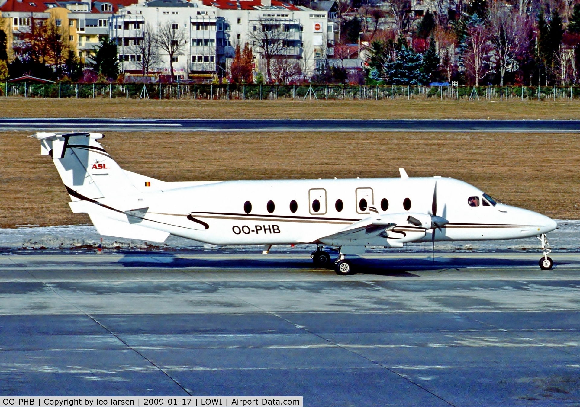 OO-PHB, 1994 Beech 1900D C/N UE-106, Innsbruck 17.1.09