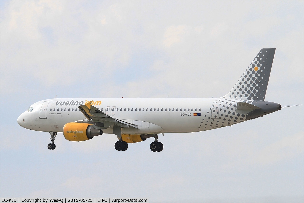 EC-KJD, 2007 Airbus A320-216 C/N 3237, Airbus A320-216, Short approach Rwy 26, Paris-Orly Airport (LFPO-ORY)
