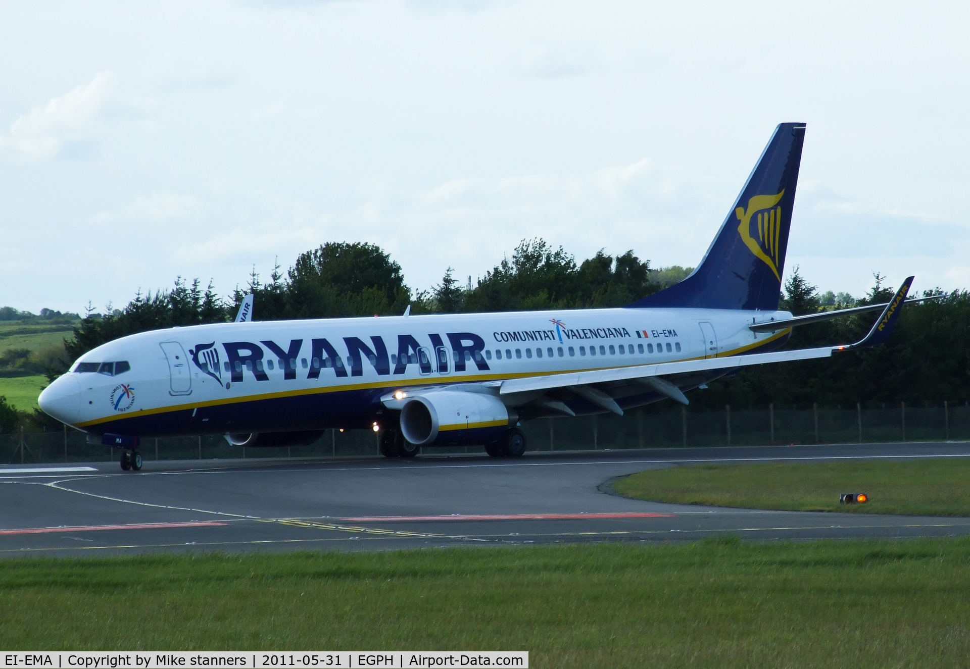 EI-EMA, 2010 Boeing 737-8AS C/N 35032, Ryanair B737-8AS Arrives on flight RYR23NR