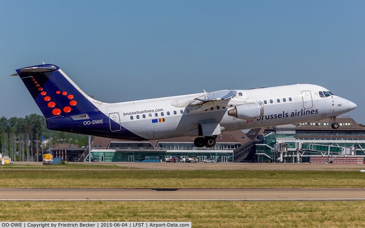 OO-DWE, 1998 British Aerospace Avro 146-RJ100 C/N E3327, departure to Bruxelles