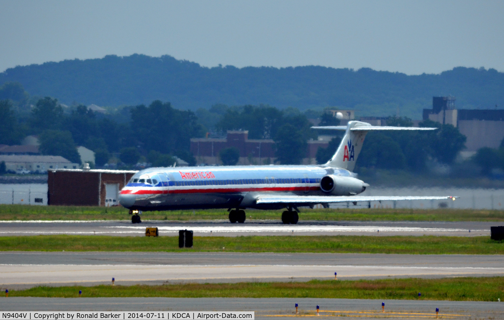 N9404V, 1992 McDonnell Douglas MD-83 (DC-9-83) C/N 53140, Takeoff National
