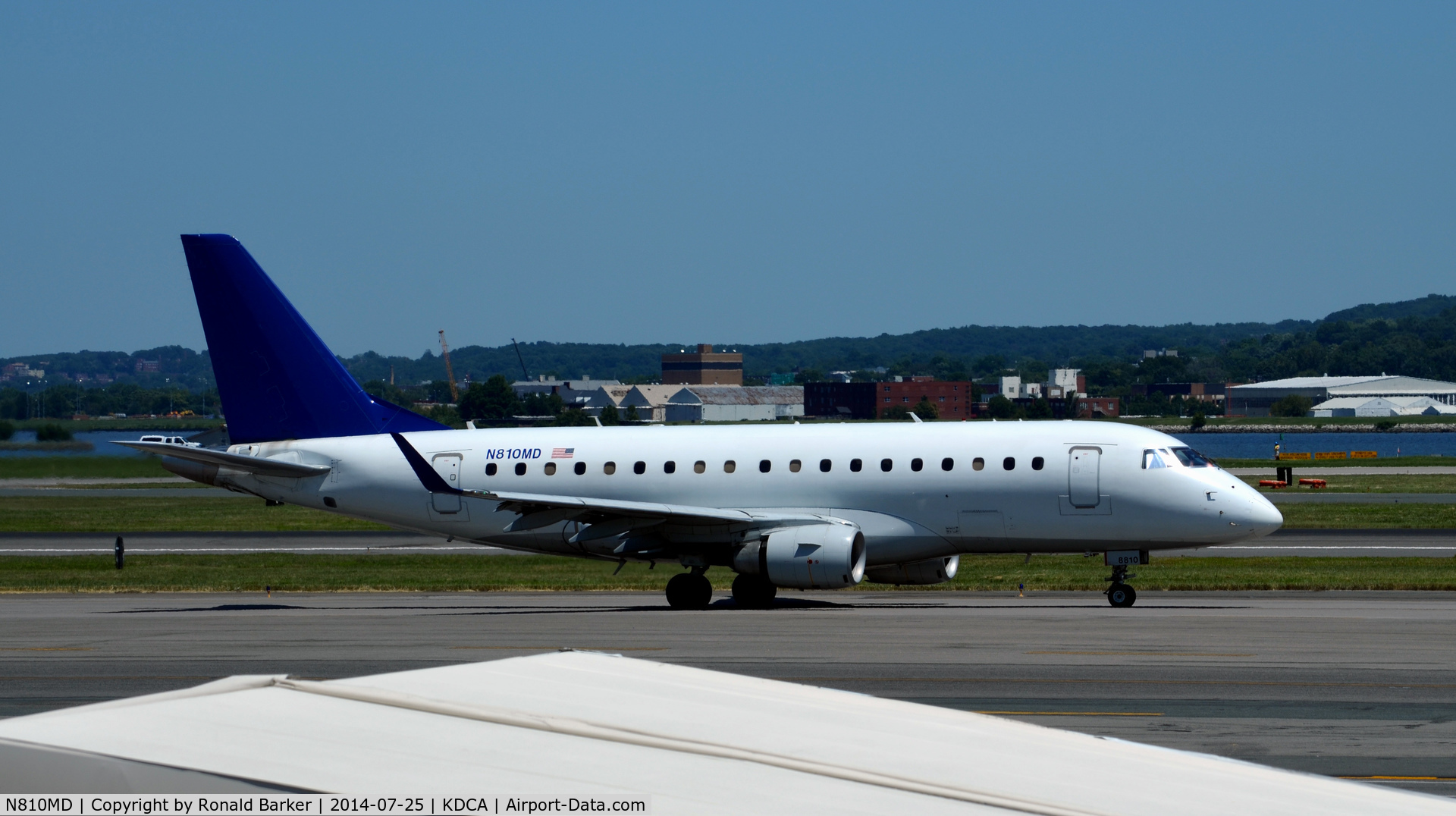 N810MD, 2004 Embraer 170SU (ERJ-170-100SU) C/N 17000026, Taxi National