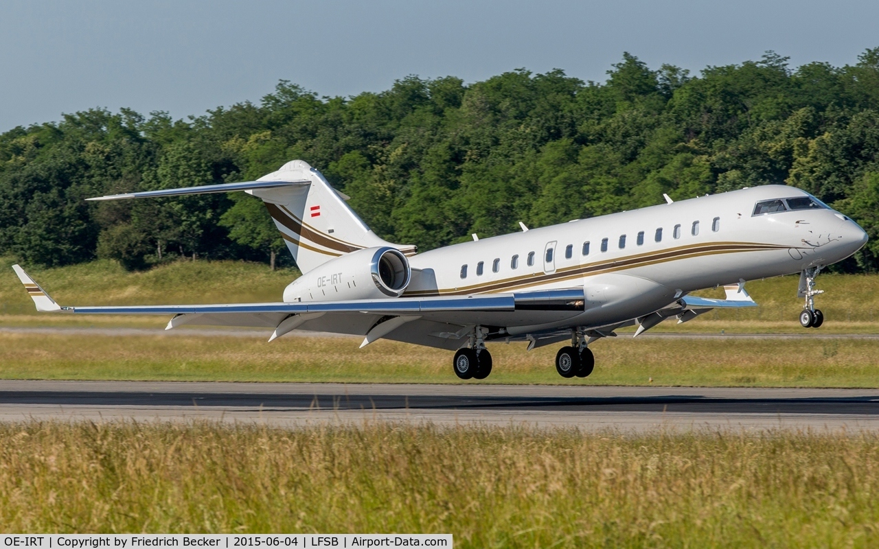OE-IRT, 2011 Bombardier BD-700-1A10 Global 6000 C/N 9455, moments prior touchdown