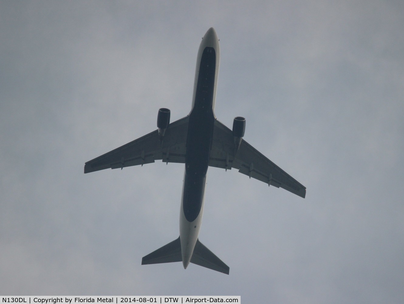 N130DL, 1988 Boeing 767-332 C/N 24080, Delta 767-300 inbound LAX-DTW over my mom's house in Livonia MI at about 6,000 ft - data from flightradar24