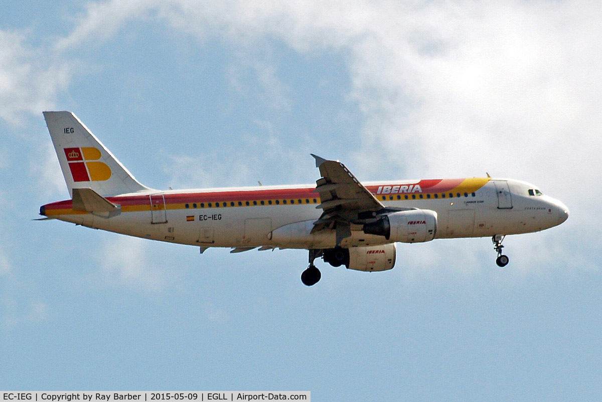 EC-IEG, 2001 Airbus A320-214 C/N 1674, Airbus A320-214 [1674] (Iberia) Home~G 09/05/2015. On approach 27L.