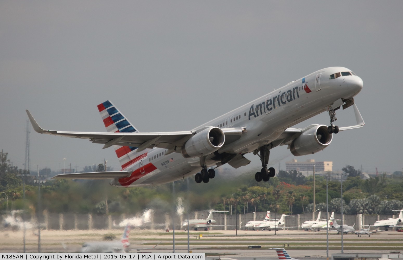 N185AN, 2001 Boeing 757-223 C/N 32379, American