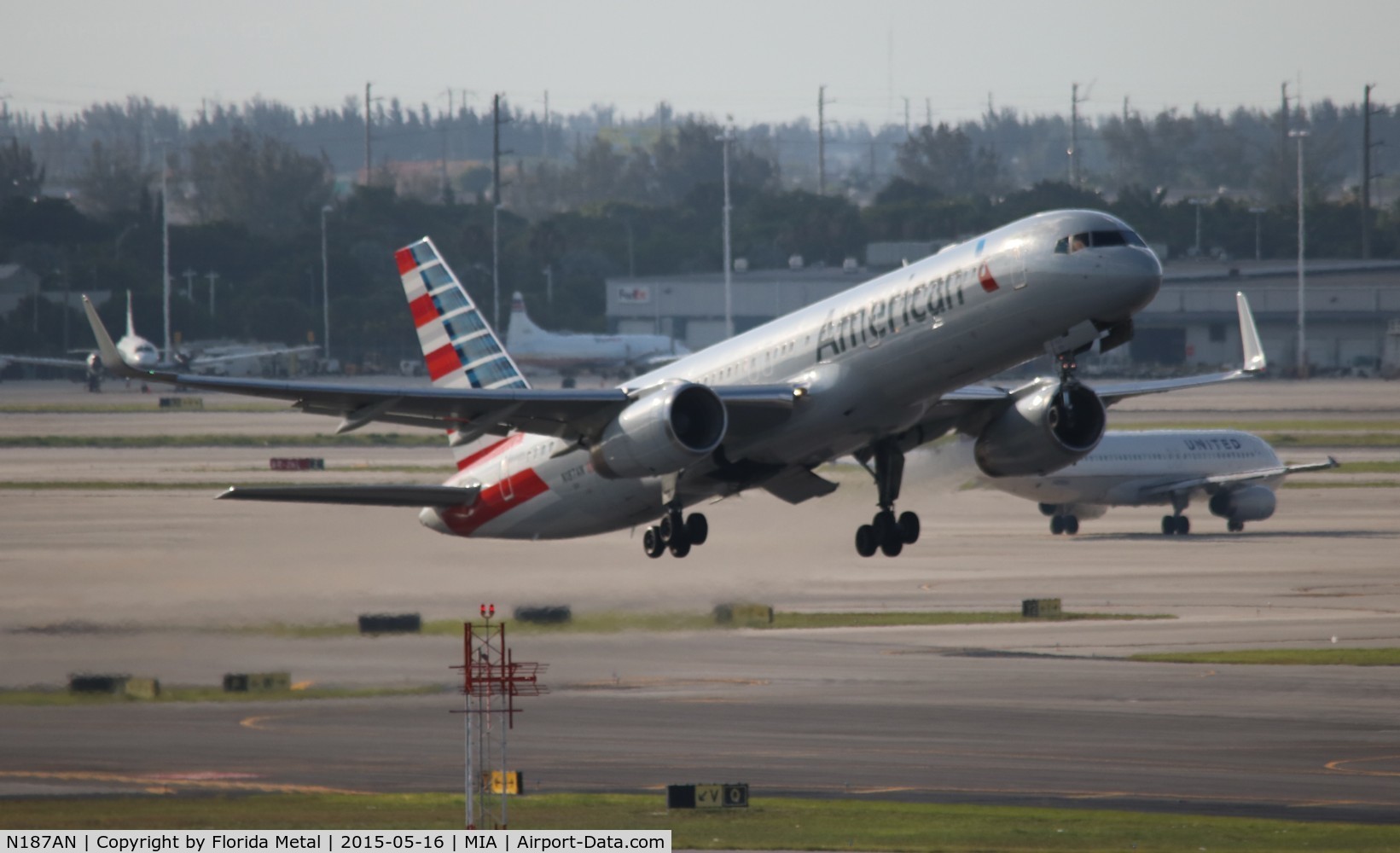 N187AN, 2001 Boeing 757-223 C/N 32381, American