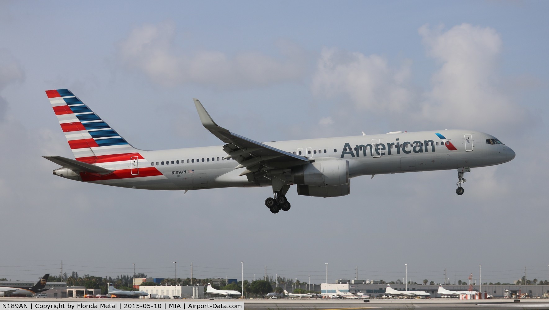 N189AN, 2001 Boeing 757-223 C/N 32383, American