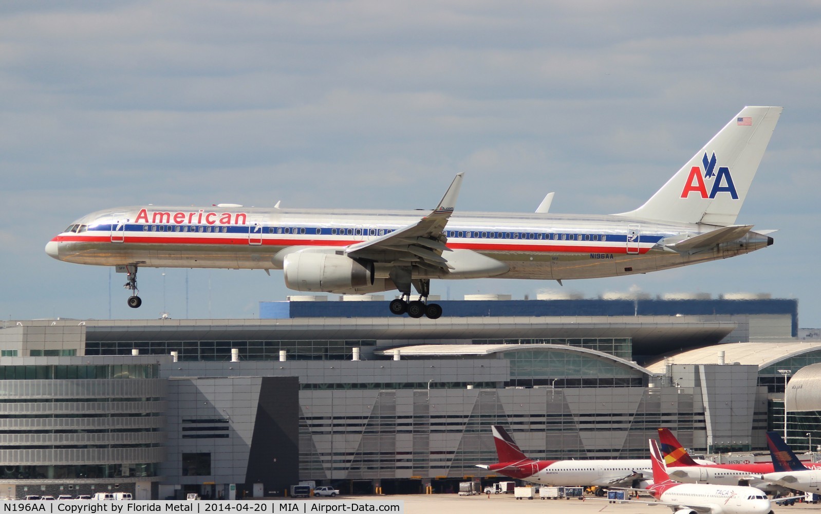 N196AA, 2001 Boeing 757-223 C/N 32390, American