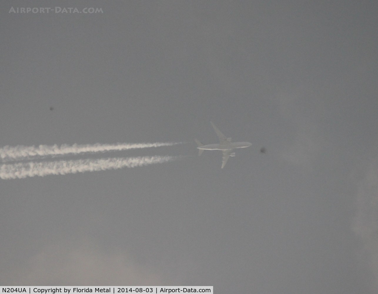 N204UA, 1999 Boeing 777-222/ER C/N 28713, United 777-200 about 36,000 ft over Livonia Michigan flying ORD-CDG
