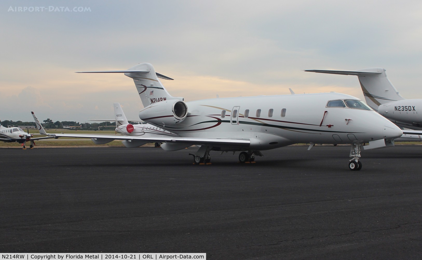 N214RW, 2006 Bombardier Challenger 300 (BD-100-1A10) C/N 20119, Challenger 300