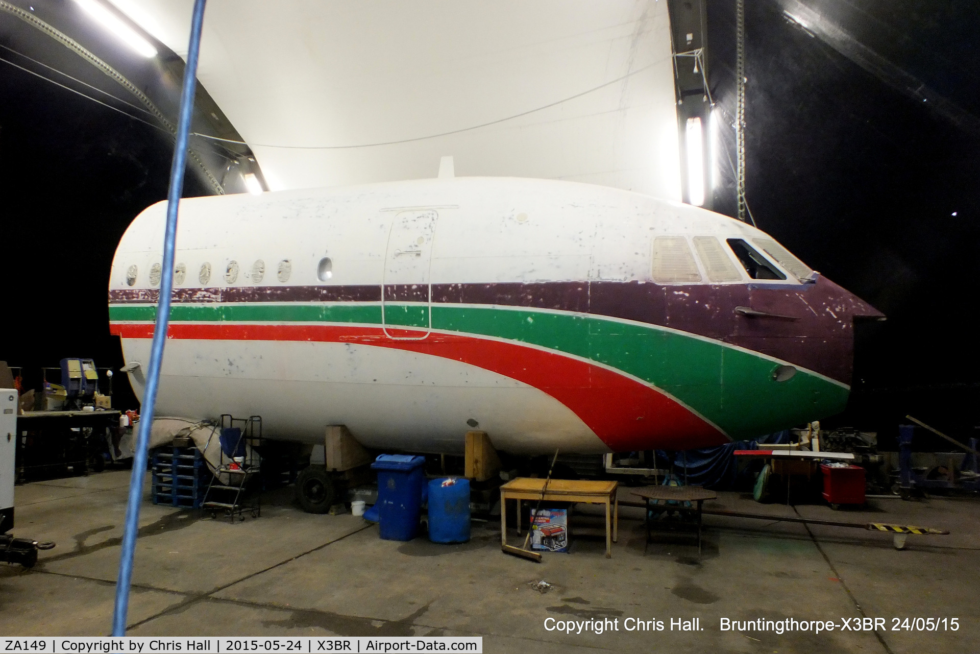 ZA149, 1967 Vickers VC10 K.3 C/N 884, forward fuselage section of VC-10 ZA149 being painted into Gulf Air colours. It will be transported to Bahrain for display