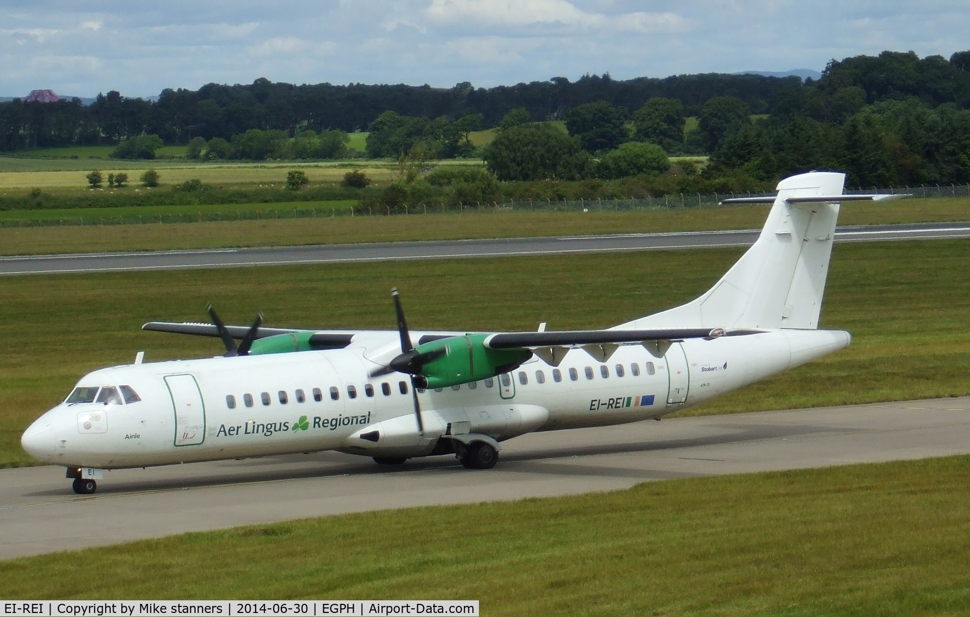EI-REI, 1991 ATR 72-201 C/N 267, REA3805 Taxiing to runway 06 for departure to ORK