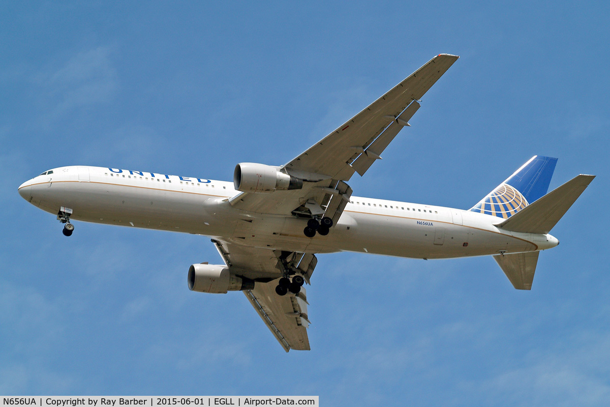 N656UA, 1992 Boeing 767-322 C/N 25394, Boeing 767-322ER [25394] (United Airlines) Home~G 01/06/2015. On approach 27R.