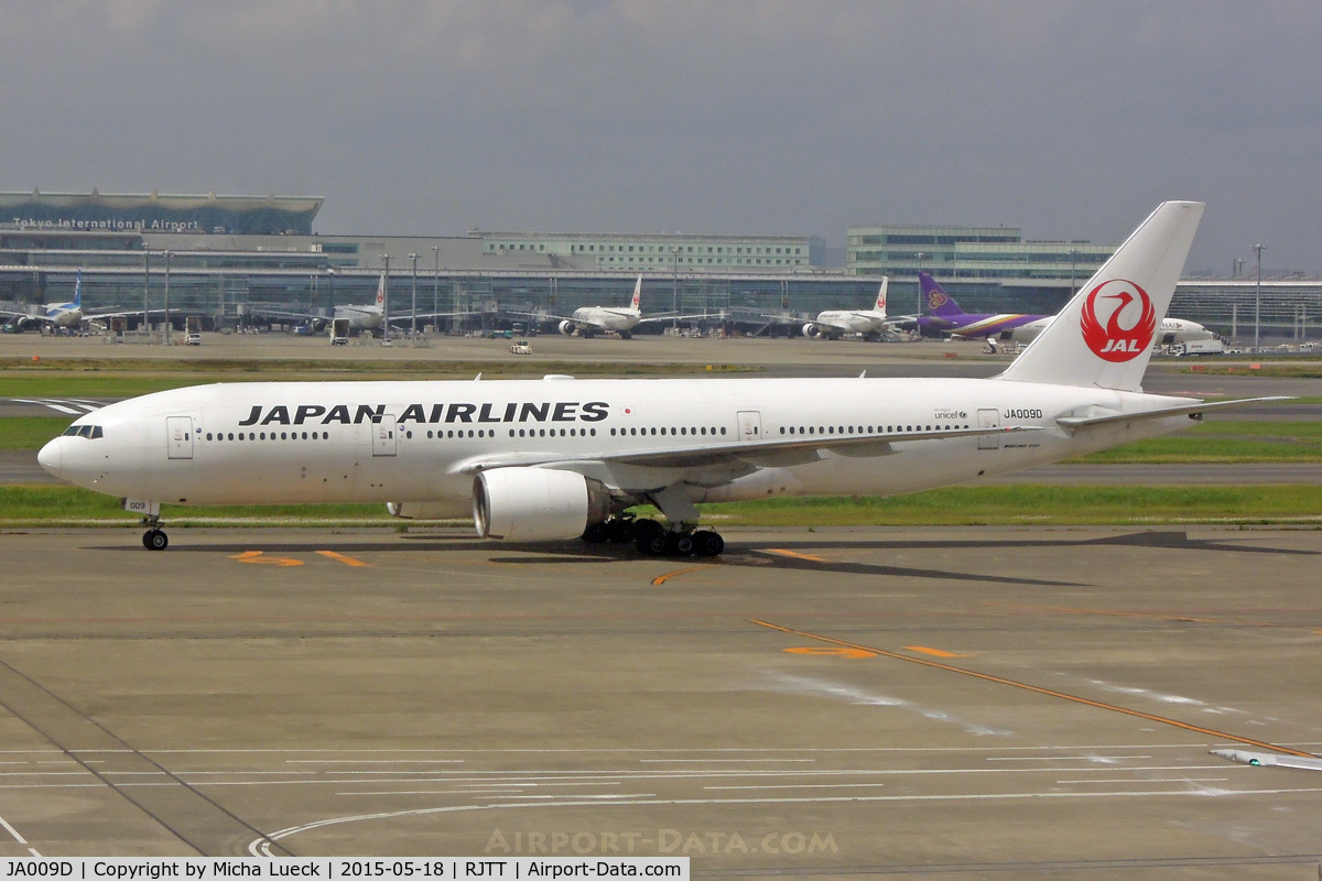JA009D, 1998 Boeing 777-289 C/N 27641, At Haneda