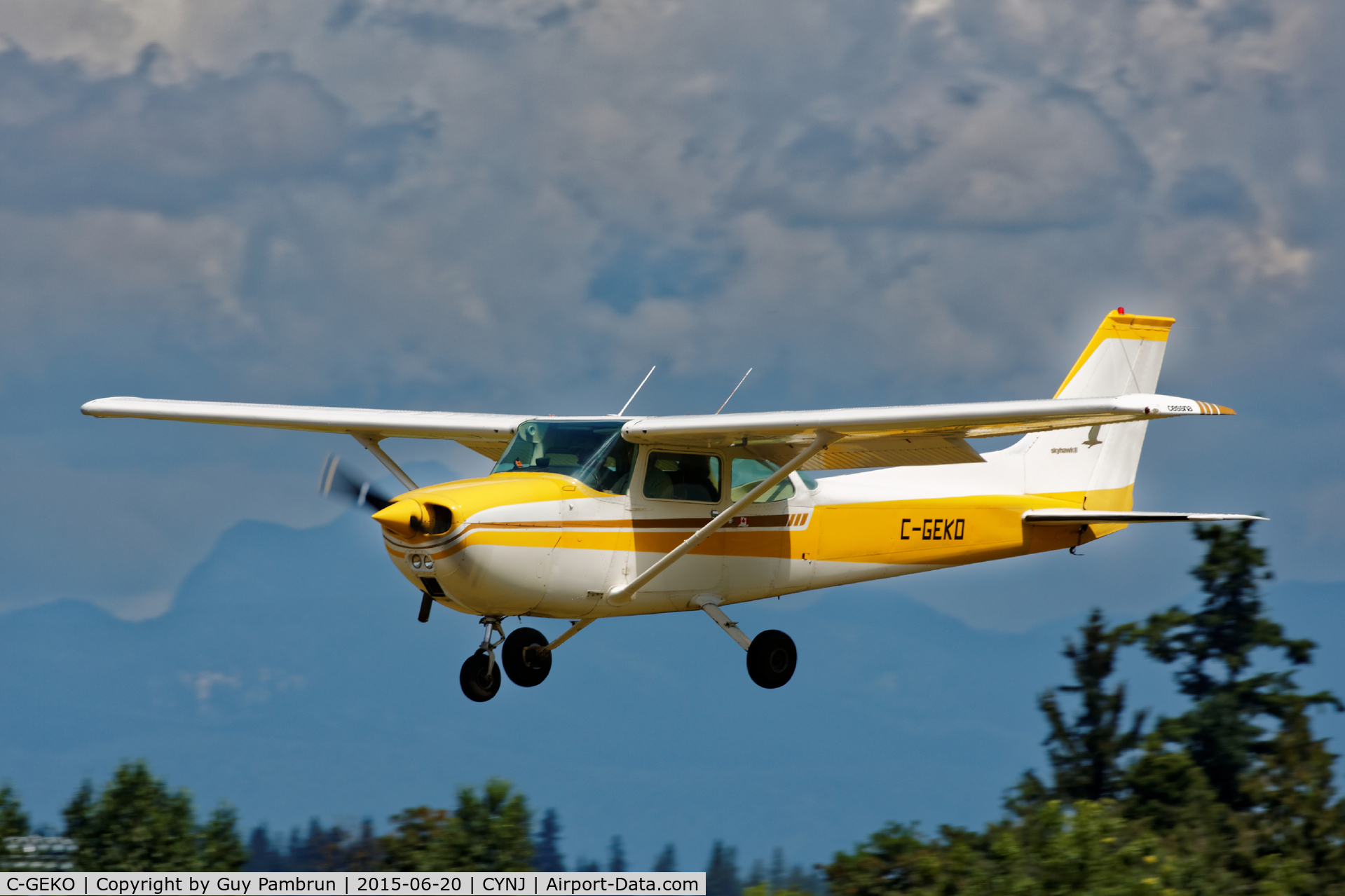 C-GEKO, 1975 Cessna 172M C/N 17264767, Arriving at CYNJ for their annual fly-in