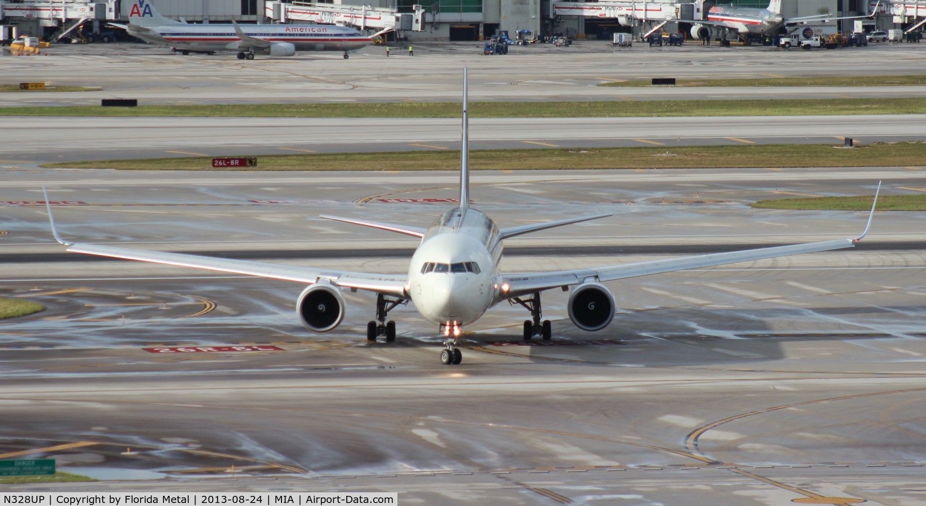 N328UP, 1998 Boeing 767-34AF C/N 27754, UPS 767-300