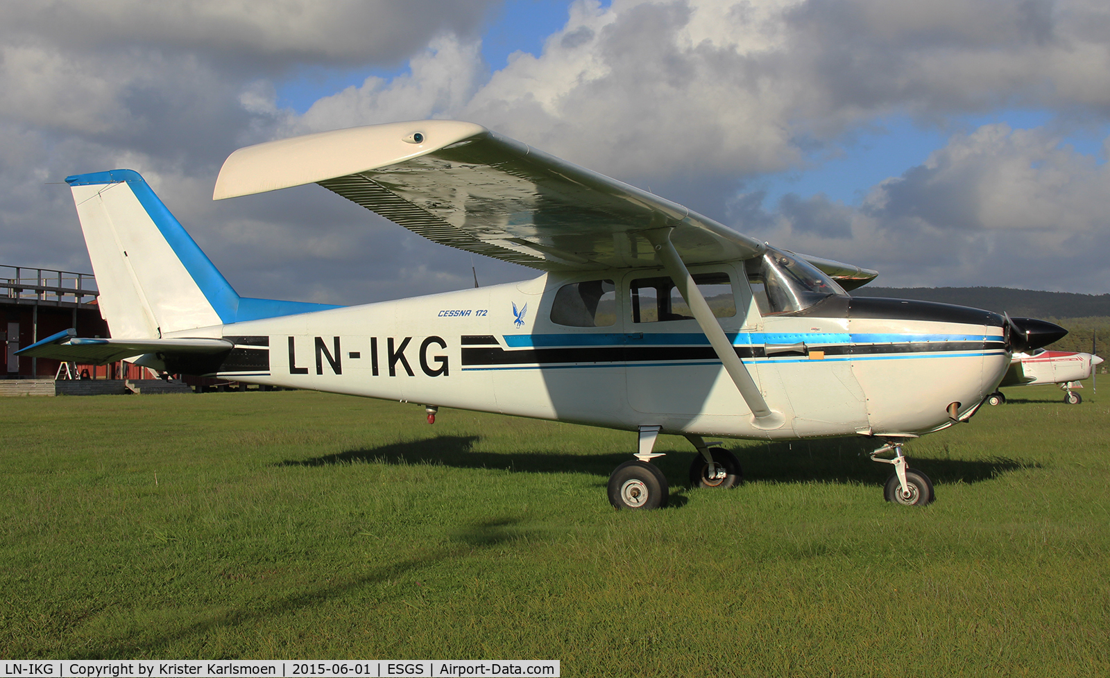LN-IKG, 1962 Cessna 172C C/N 17249042, Parked.