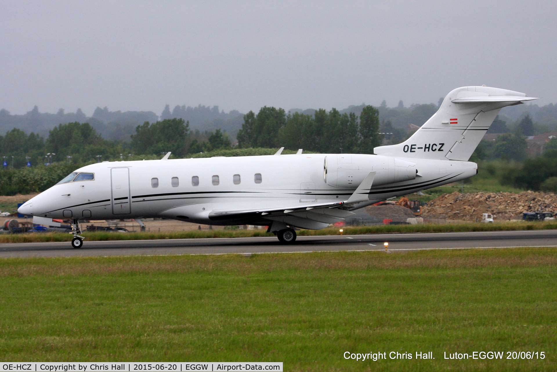 OE-HCZ, Bombardier Challenger 300 (BD-100-1A10) C/N 20449, Avcon Jet