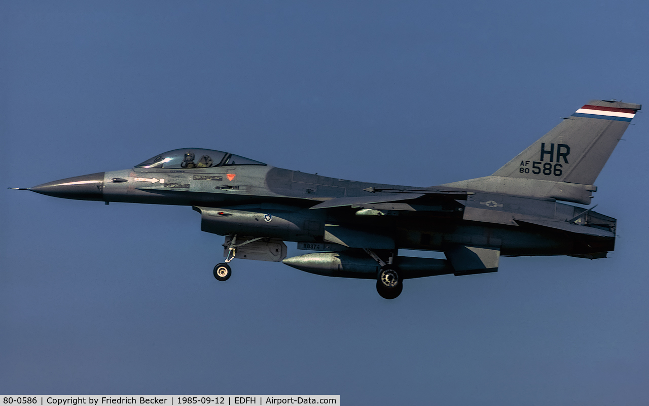 80-0586, 1980 General Dynamics F-16A Block 15A C/N 61-307, on final RW21