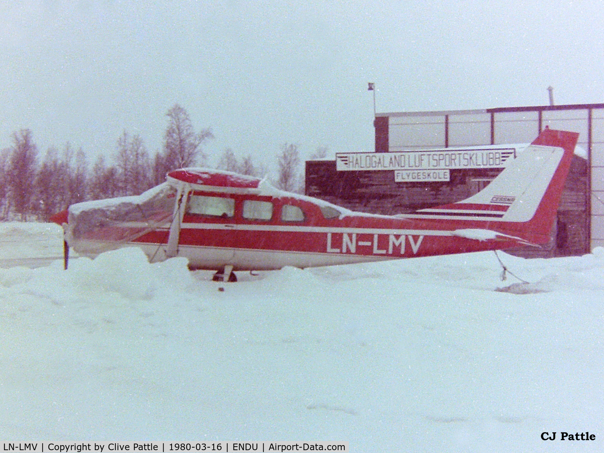 LN-LMV, Cessna U206C Super Skywagon Super Skywagon C/N 206-1118, Scanned from negative. Pictured at a snowy Bardufoss airport, Norway. This aircraft was destroyed in a crash 2004-09-14